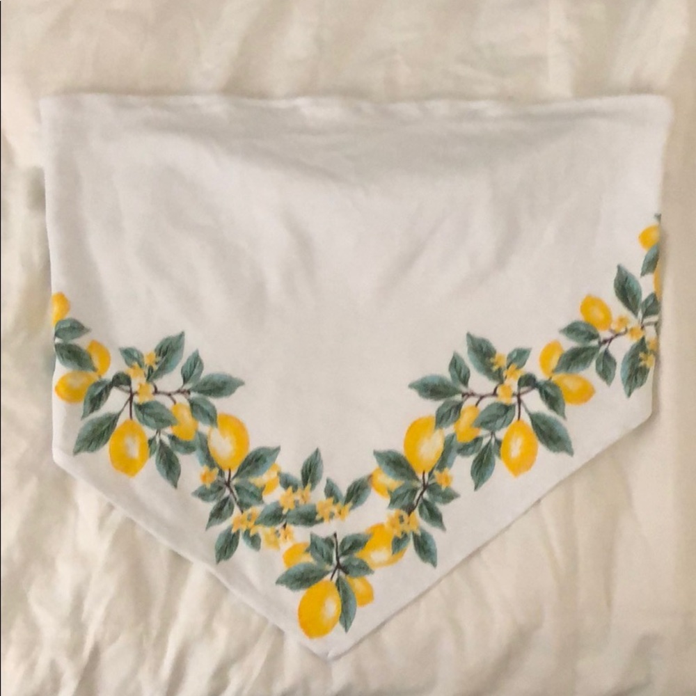 Super cute lemon tube top! 🍋